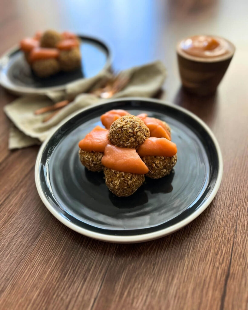 Köles túrógombóc fahéjas almaszósszal