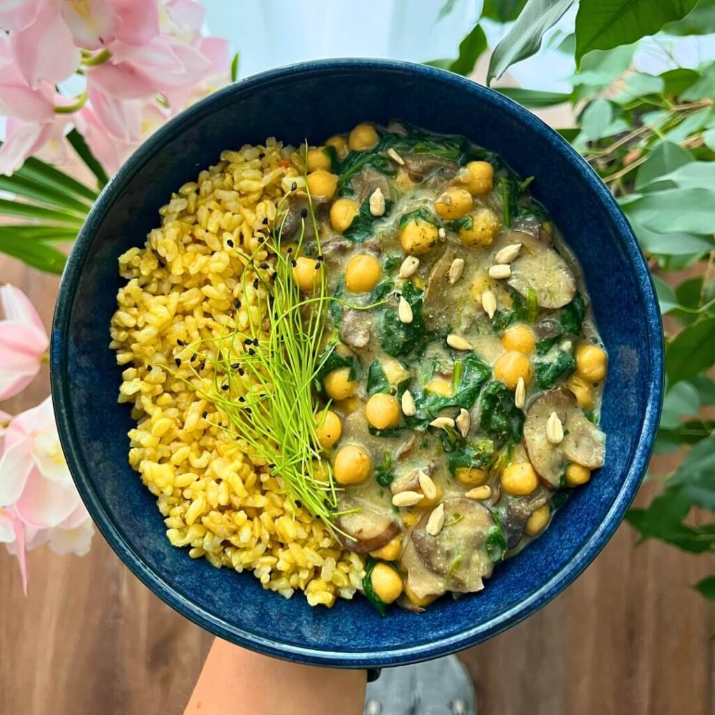 teljes értékű növényi recept - kakukkfüves gombaragu