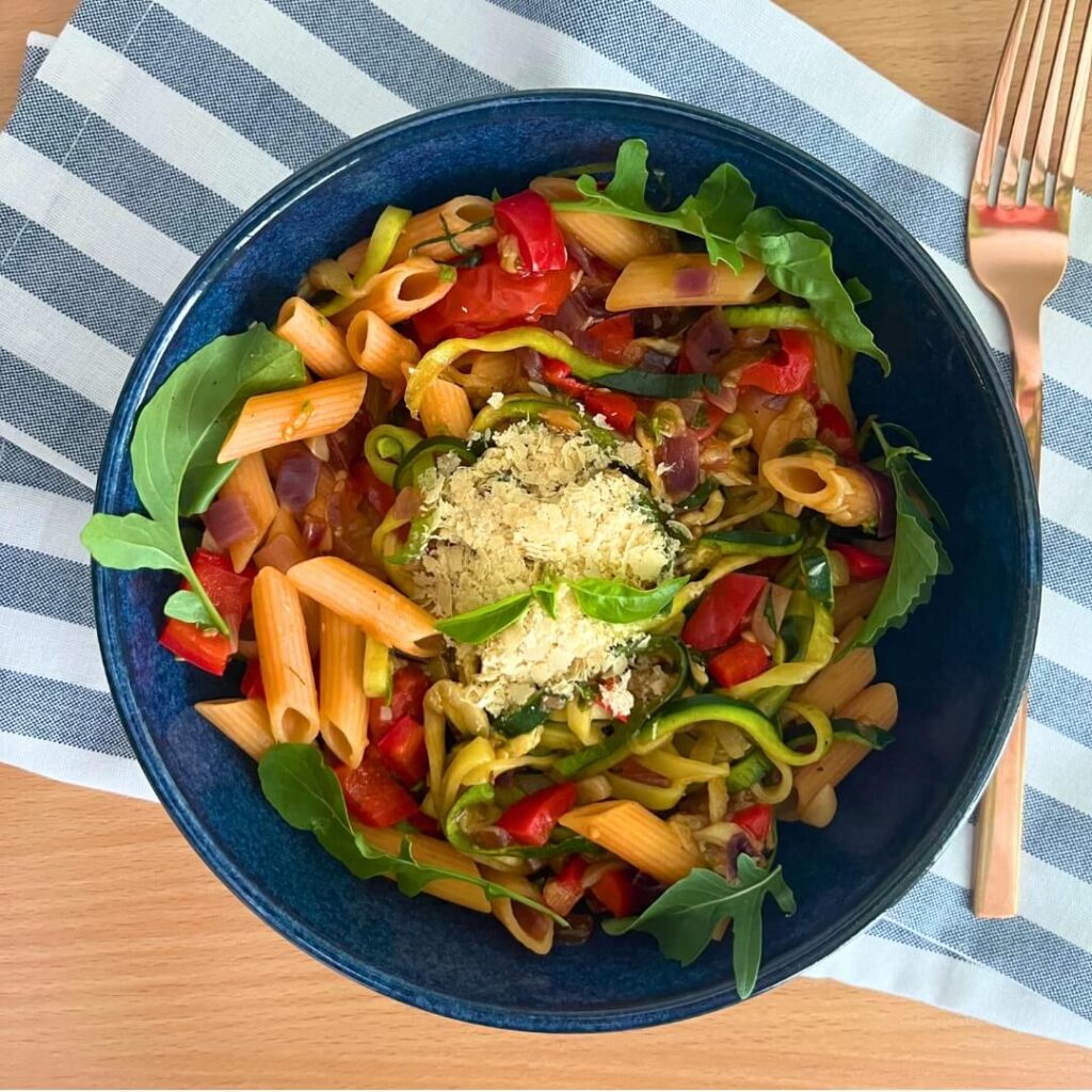 teljes értékű növényi recept - cukkinis paprikás tészta