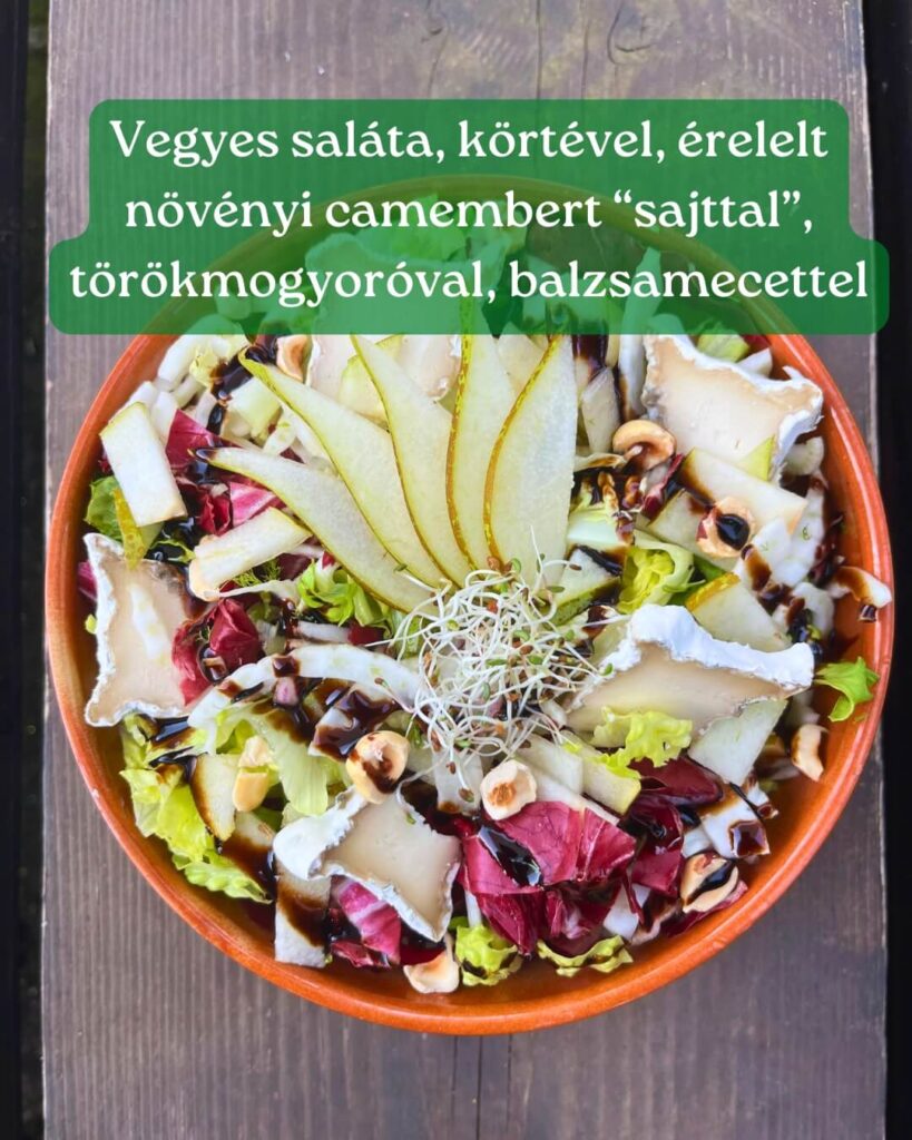vegyes saláta, körtével, érlelt növényi camembert "sajttal"