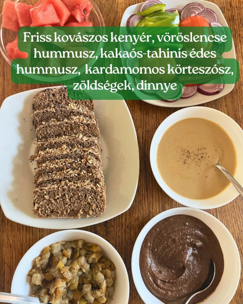 Friss kovászos kenyér, vöröslencse hummusz, kakaós-tahinis édes hummusz, kardamomos körteszósz, zöldségek, dinnye