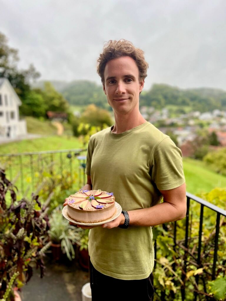 Márió és a 30. születésnapi tortája