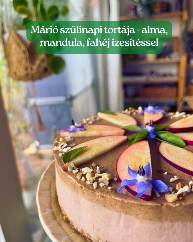 Márió szülinapi tortája - alma, mandula, fahéj ízesítéssel