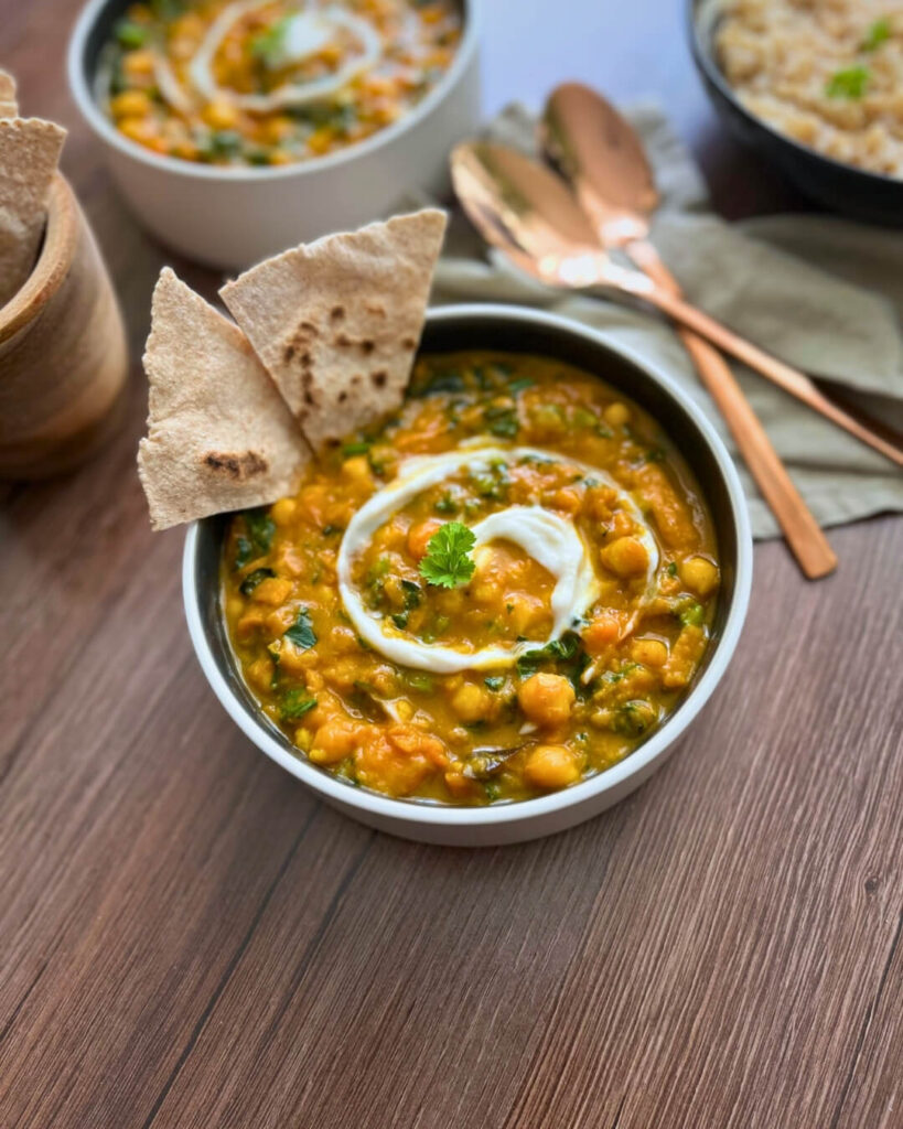 Édesburgonyás csicseriborsós curry fodros kellel