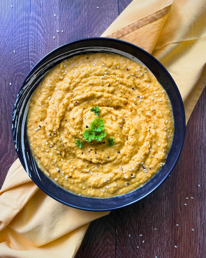 Sütőtökös currys hummusz