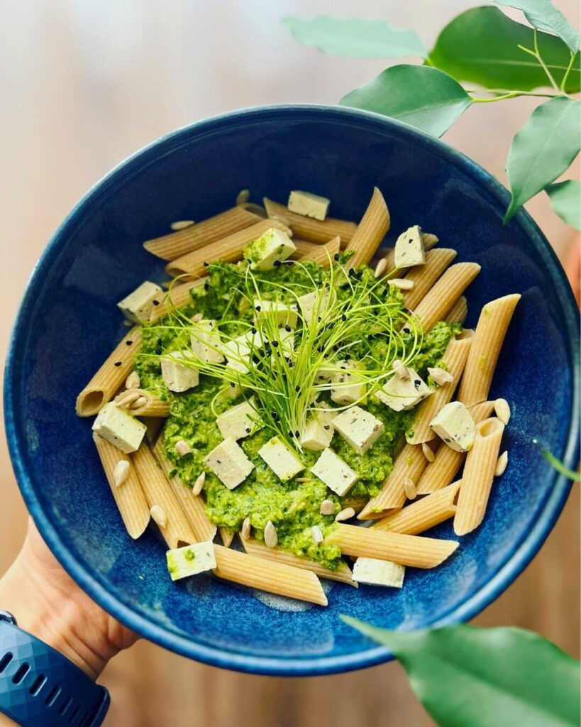 Pesztós tészta pirított tofuval