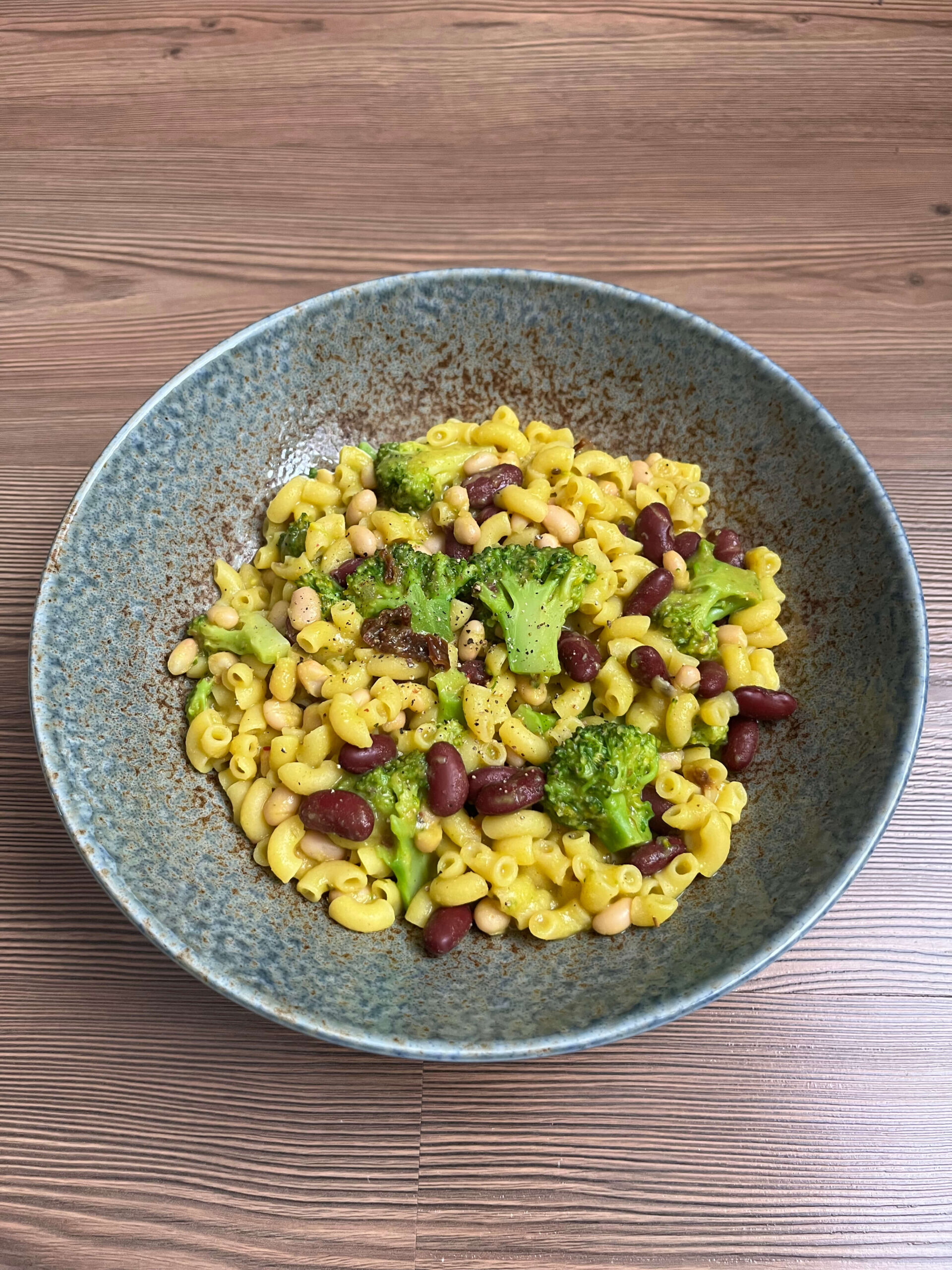 Vegán Brokkolis babos tészta aszalt paradicsommal